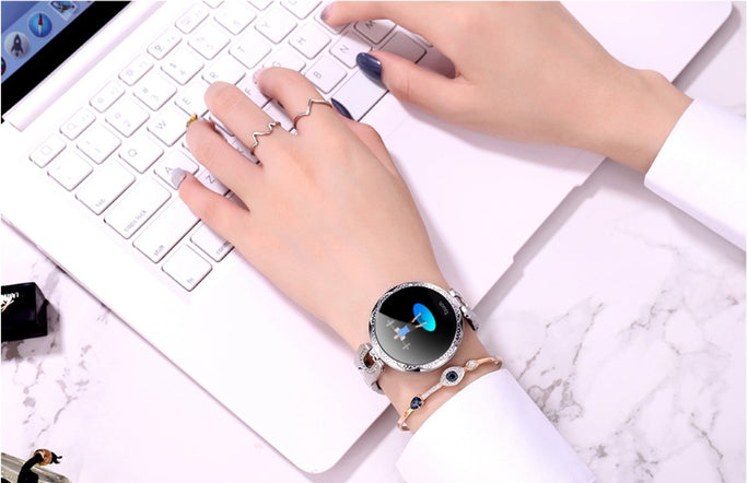 Women’s Fashion Smartwatch – Waterproof Fitness & Heart Rate Monito